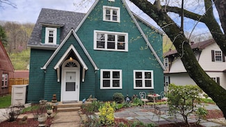 1220 Spring Valley Dr, Huntington, WV 25701