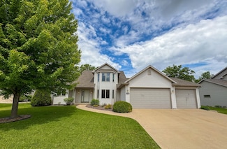 3100 Mockingbird Way, Oshkosh, WI 54904