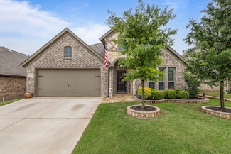 220 Bayonet Dr, White Settlement, TX 76108