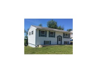 11 Hillcrest Dr, Martins Ferry, OH 43935