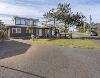8755 Lake St, Rockaway Beach, OR 97136