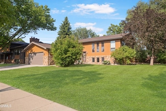 1555 Wichita Dr, Bismarck, ND 58504