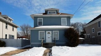 637 Center St, Elgin, IL 60120