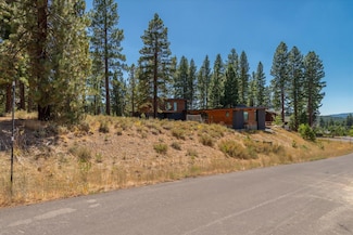 10729 Courtenay Ln, Truckee, CA 96161
