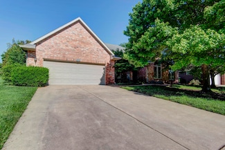 1343 N Fenchurch Ln, Springfield, MO 65802