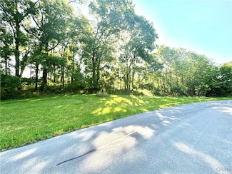 28 Bradley St, Auburn, NY 13021