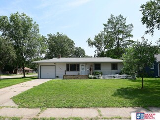 1520 N 15th St, Beatrice, NE 68310
