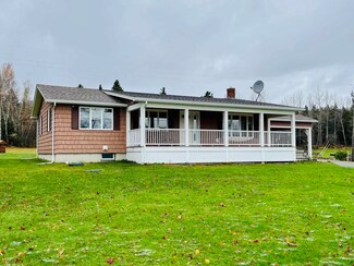 819 Fish Pond Rd, Colebrook, NH 03576