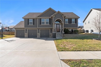 1031 E 14th St, Kearney, MO 64060