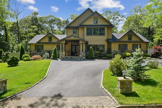 5 Danville Dr, Greenlawn, NY 11740