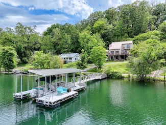 197 Kilpatrick Point Dr, Hayesville, NC 28904
