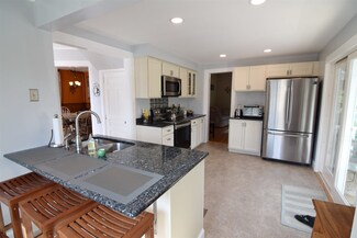 81 Oak Hill Ave, Littleton, NH 03561