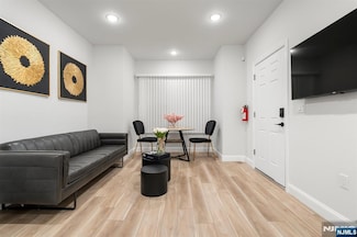36 Kent St, Newark, NJ 07108