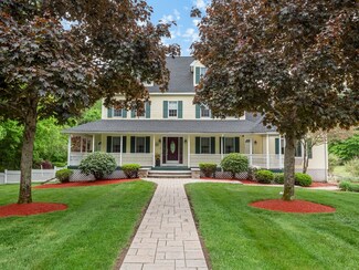 7 Robinhood Rd, Tyngsboro, MA 01879