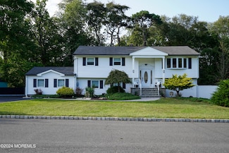 31 Hamilton Ave, Morganville, NJ 07751