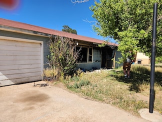 208 SW 1st St, Earth, TX 79031