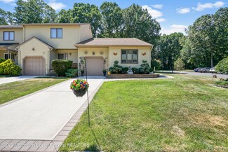 31 Carmel Ct, Old Bridge, NJ 08857