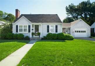 10 Mystic Dr, Warwick, RI 02889