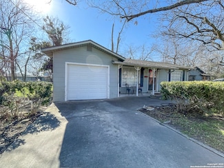 523 W Merriweather St, New Braunfels, TX 78130
