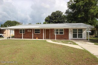 136 W Saint Johns Terrace, East Palatka, FL 32131