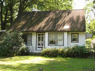 28 Vagele Ln, Glenmont, NY 12077