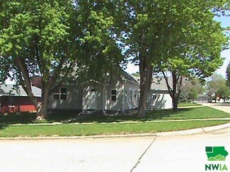 521 E 2nd St, Remsen, IA 51050