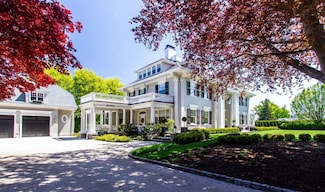 4 Cobb Ave, Manchester, MA 01944