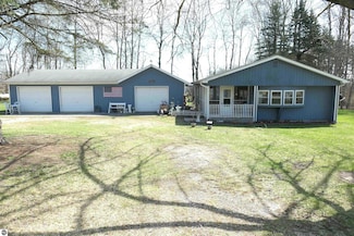 1078 Duquesa Dr, Weidman, MI 48893