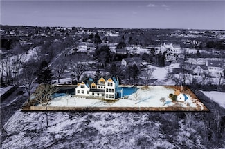 262 Peckham Ave, Middletown, RI 02842