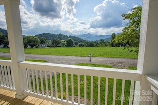 32 Bright St, Waynesville, NC 28786