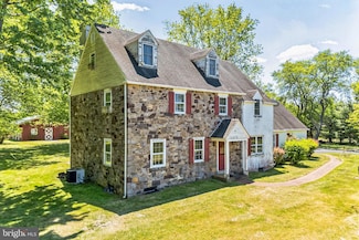 526 Pineville Rd, Newtown, PA 18940