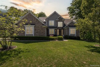 418 Greenan Ln Unit 45, Lake Orion, MI 48362