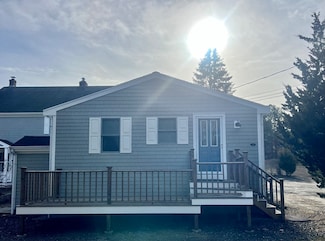 18 Tyler Ave Unit B, East Wareham, MA 02538