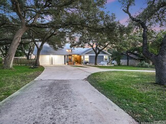 11 Country Ln, Wimberley, TX 78676