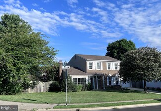 1638 Hiddenbrook Dr, Herndon, VA 20170
