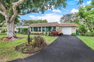 233 Yorkshire Ct Unit 4, Naples, FL 34112
