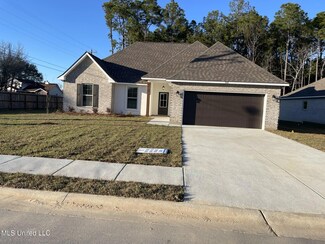 880 Leeward Dr, Biloxi, MS 39532