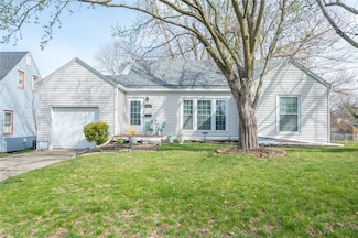 6803 Forest Ct, Windsor Heights, IA 50324