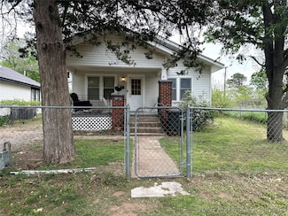 913 S Poplar St, Bristow, OK 74010