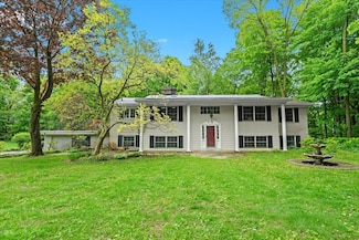 20196 E Whipple Dr, Northville, MI 48167