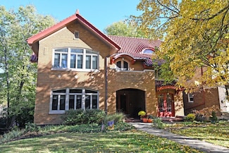 4 Burton Woods Ln, Cincinnati, OH 45229