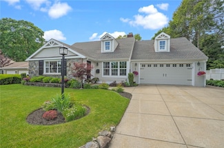 25 King Philip Rd, Pawtucket, RI 02861