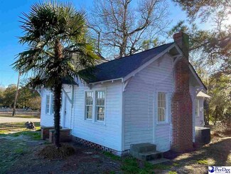 416 S Warley St, Darlington, SC 29532