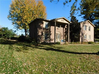 2413 Saint Andrews Rd, Jeffersonville, IN 47130