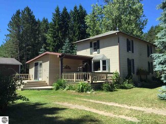 7498 N 45 1/2 Rd, Manton, MI 49663