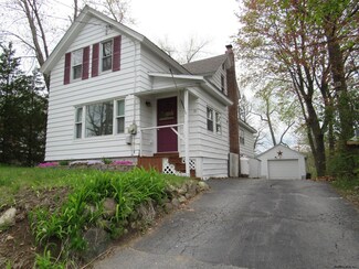 19 Pine St, Corinth, NY 12822