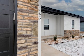 186 W Oak Lawn St, Rogersville, MO 65742