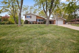 9010 S 84th Ave, Hickory Hills, IL 60457