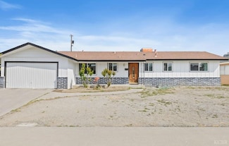1560 Mulberry Ln, Lemoore, CA 93245