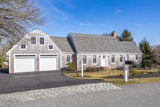 7 Colonial Dr, Chatham, MA 02633
